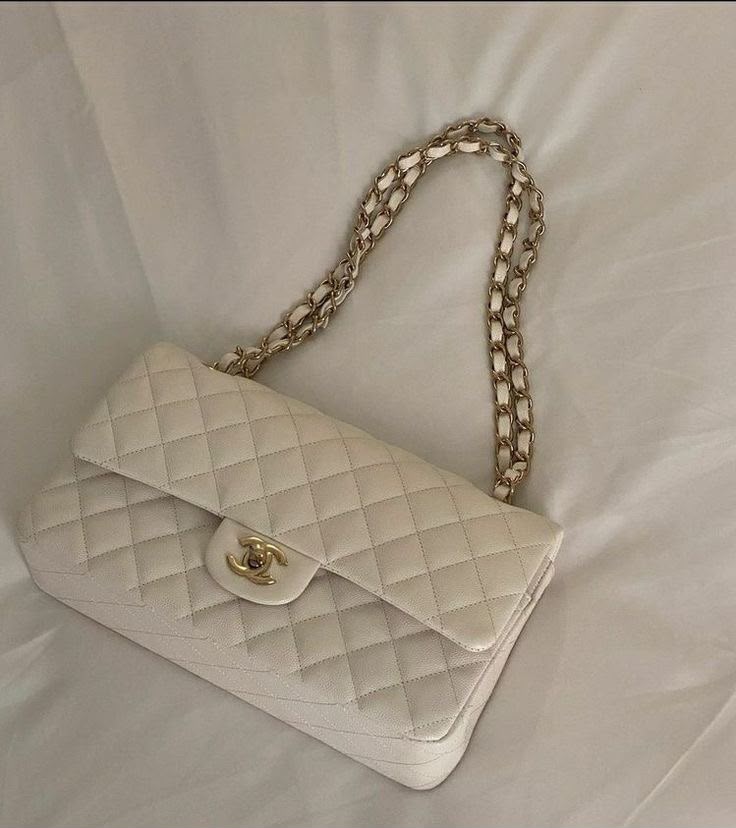 Vintage-Inspired Quilted Shoulder Bag