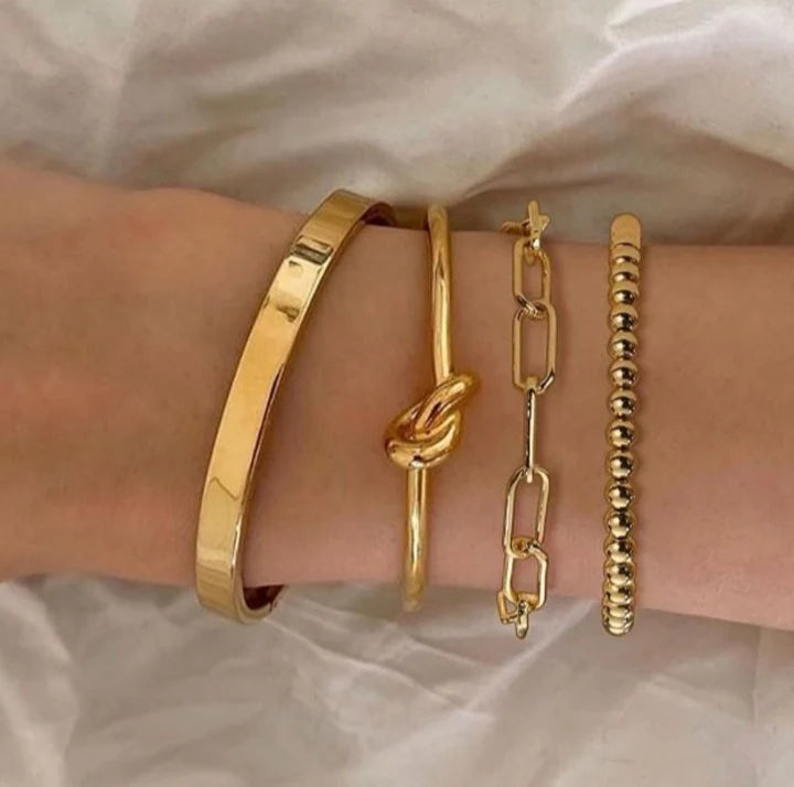 Lisa Luxe Gold Bangle Stack